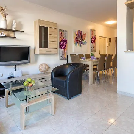 Cozy In With Wifi Apartment