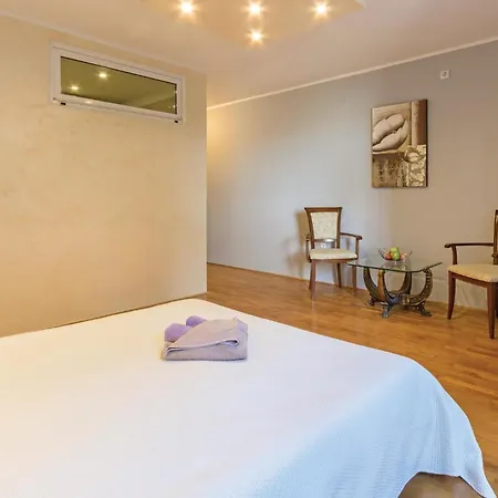 Appartamento Cozy In With Wifi Pola