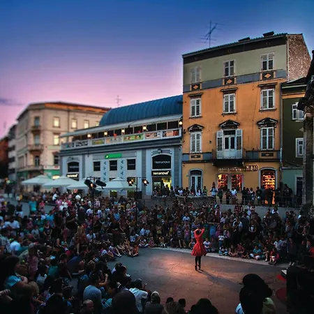 Cozy In With Wifi * Pola